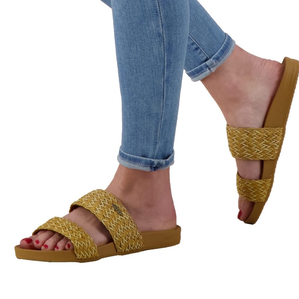 Reef cushion vista braid sandals. Size 8. New with tags